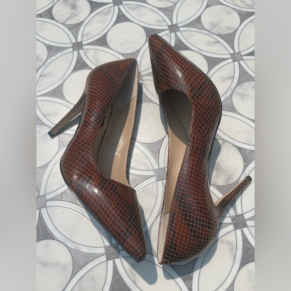 Women’s Size 8 White House Black Markey Whiskey Snakeskin heel
